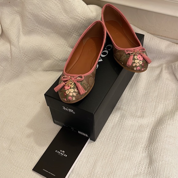 COACH- NWT- FG2563- signature floral ballet flat - size 6.5 - Picture 1 of 11